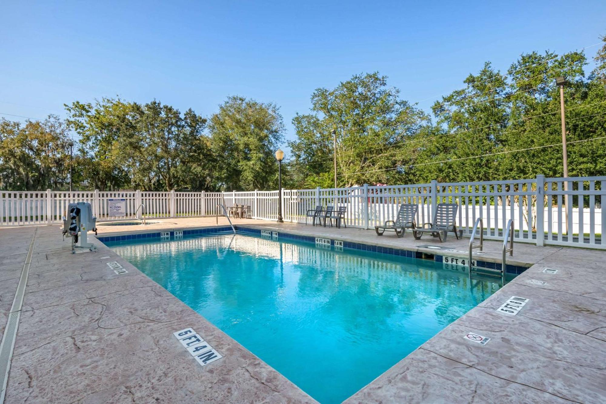 Hotel Comfort North Ocala